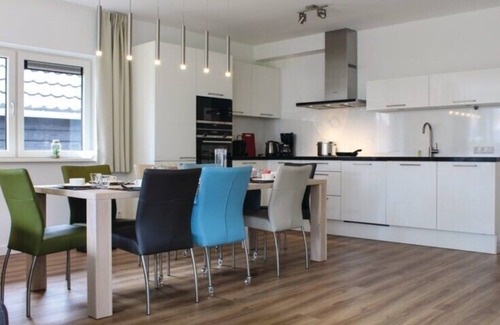 Idskenhuizen House | Twadde Thùs is an 8 person wellness water villa