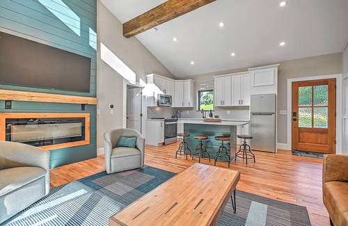 Johnson City Cottage | Tway Bird Cottage on The Watauga River