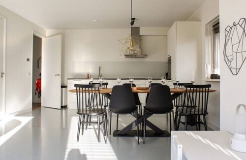 Idskenhuizen House | Twee gebroeders is a 10 person water villa