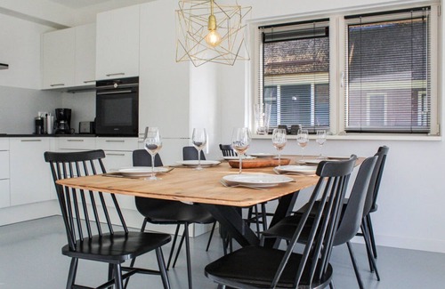 Idskenhuizen House | Twee gebroeders is a 10 person water villa