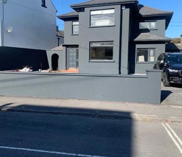 Claddagh House | Twelve - Boutique Guest House -Galway City Centre -6 Bed En-Suite - Free Parking