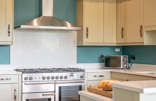 Richmond Cottage | Twenty One - a lodge that sleeps 12 guests in 6 bedrooms