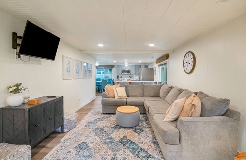Trufant House | Twilight Cove: A Sandy Retreat – Swim, Kayak, and Soak Up Summer