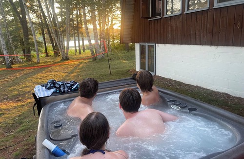 Hastings Highlands Ski Chalet | Twilight Fox Chalet Hot Tub & Sauna Nature Retreat