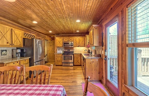 Hiawassee Cabin | Twilight Moon - by Chatuge Home Concierge Hot Tub, Fire pit & Pool Table, mountain view