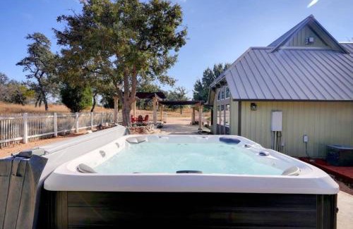 Fredericksburg House | Twilight Ranch - 6 acre ranch w/hot tub and dog friendly!