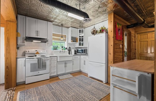Fredericksburg House | Twilight Ranch- 6 acre ranch w/2tiny homes & cabin