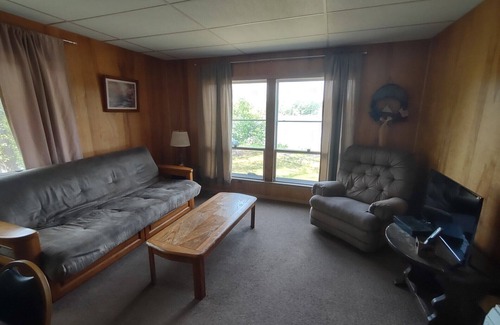 Tomahawk Cabin | Twin Bay Resort Cabin # 2