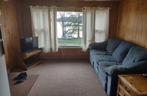 Tomahawk Cabin | Twin Bay Resort Lakeside Cabin 1