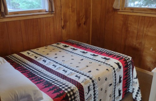 Tomahawk Cabin | Twin Bay Resort Lakeside Cabin 1