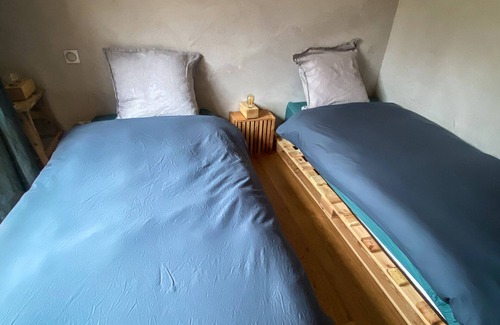 Entremont House | Twin bed and breakfast with garden and mountain vi