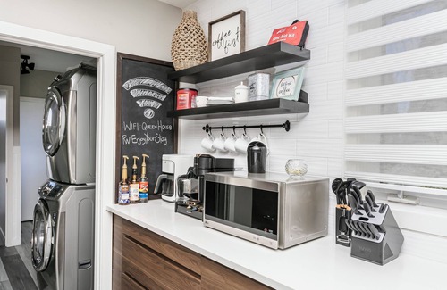 North Central Edmonton House | Twin bed Dreams W/AC - Near Rogers Place/RAH/NAIT