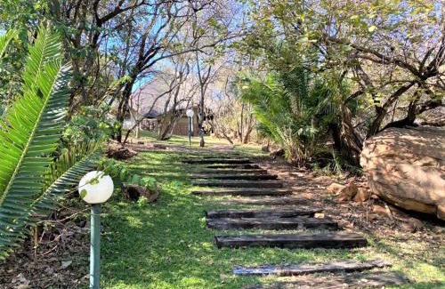 Bulawayo Apartment | Twin bed lodge on natural African bush - 2111