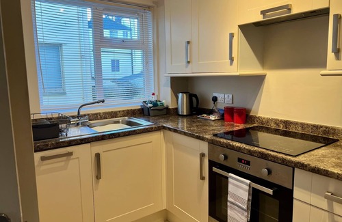 Sidmouth Apartment | Twin-bed Sidmouth apartment with parking, a minute's easy walk to seafront