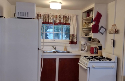 Honor Cabin | Twin Birch Resort - The Red Laker Cabin: Lakefront with Dock, Rowboat, and Kayak!