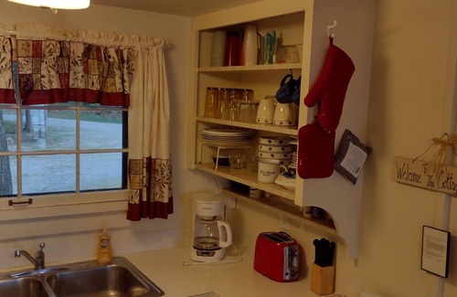 Honor Cabin | Twin Birch Resort - The Red Laker Cabin: Lakefront with Dock, Rowboat, and Kayak!