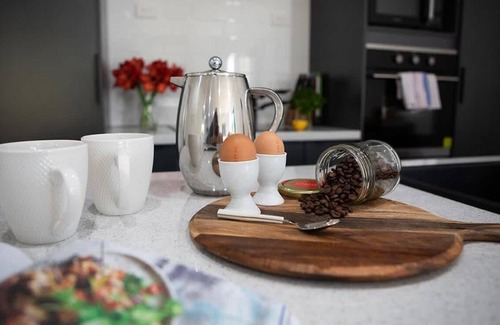 Lynmore House | Twin Camellias | Modern Lynmore Getaway