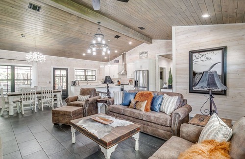 Glen Rose House | Twin Cedar Creek Ranch Hot Tub, Outdoor Kitchen & Nature Retreat