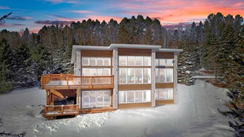 Riviere-Rouge House | Twin Cottages by the River - Corpo & Events