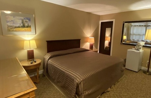Lumby Hotel | Twin Creeks Motel