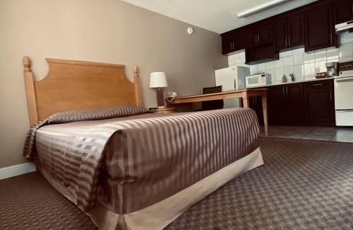 Lumby Hotel | Twin Creeks Motel