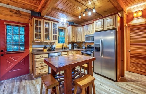 Maggie Valley Cabin | Twin Creeks Refuge, a log cabin, Pet friendly