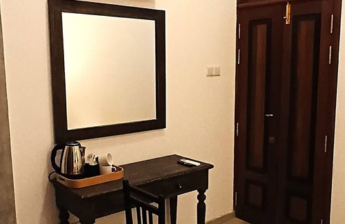Polgasowita Villa | Twin/Double Room at Charming Boutique Property-Wi-Fi,AC @ out skirts' of Colombo