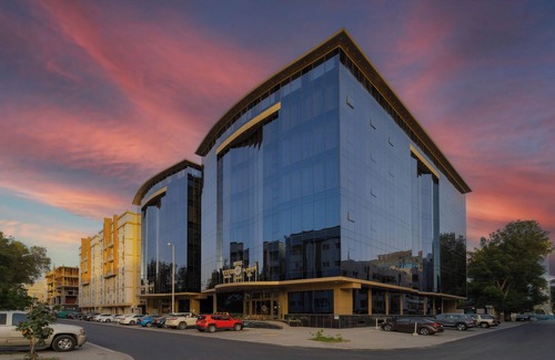 Al-Hamra'a House | Twin Elegance | Harbour Gateway Charm