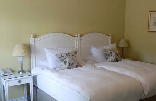 Termonfeckin Hotel | Twin Ensuite with Bath at Flynns of Termonfeckin