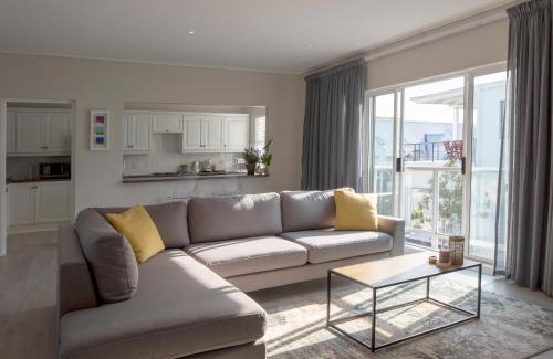 Hermanus City-Centre Apartment | Twin Gables, centrally located 2 bedroom apartment