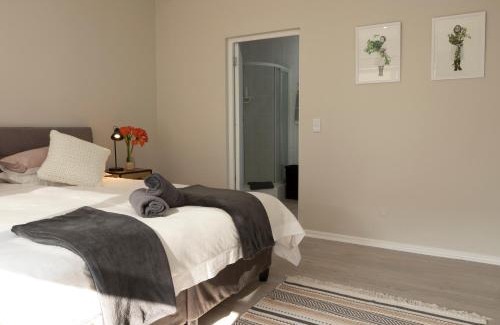 Hermanus City-Centre Apartment | Twin Gables, centrally located 2 bedroom apartment