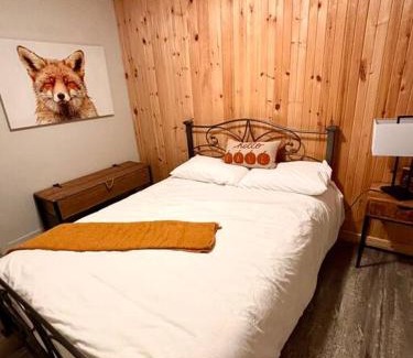 Val-des-Monts House | Twin Lake Retreat - Hot Tub & Private Beach