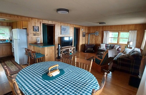 Toivola Cottage | Twin Lakes Cottage on Lake Roland
