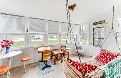 Twin Lakes House | Twin Lakes Cottage Walk to Elizabeth Lake!