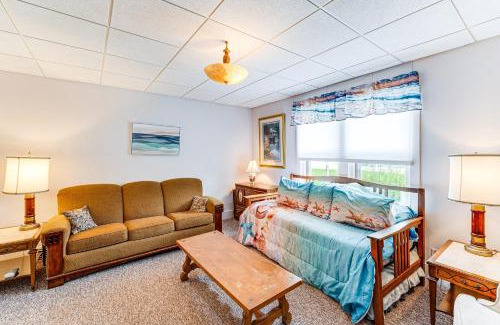 Twin Lakes House | Twin Lakes Cottage Walk to Elizabeth Lake!
