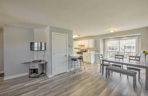 Twin Lakes House | Twin Lakes Escape with Deck Less Than 1 Mi to Beach!