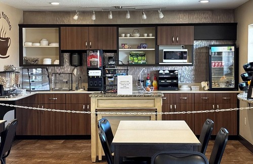 Stigler Hotel | Twin Lakes Inn and RV