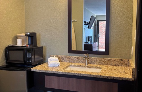 Stigler Hotel | Twin Lakes Inn and RV