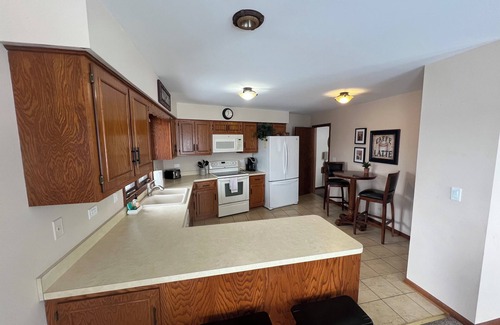 Twin Lakes House | ~Twin Lakes Lakefront with optional pontoon for Rent!~
