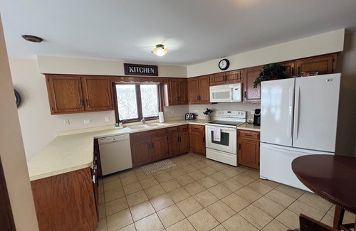 Twin Lakes House | ~Twin Lakes Lakefront with optional pontoon for Rent!~