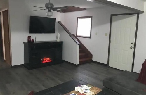 Donner House | Twin Oaks-Big Red