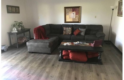 Donner House | Twin Oaks-Big Red