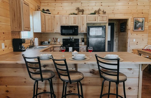 Bryson City House | Twin Oaks: Close to Town! Mtn Views! Hot Tub!