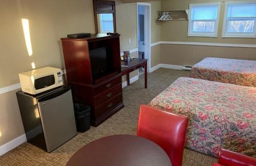 Orono Hotel | Twin Oaks Motel