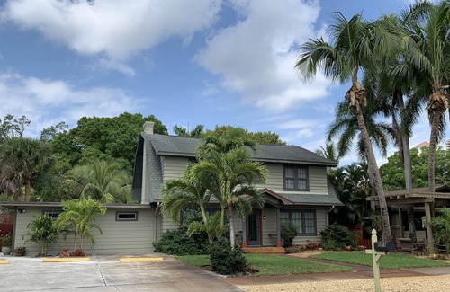 Altamont Manor Apartment | Twin Palm ~Lovely NEW 1BR Studio-Easy walk to Groceries, Downtown, Shops & Food!