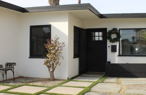Pierpont Bay House | Twin Palms Ventura Pierpont Beach Bungalow Steps from the Ocean Newly Renovated