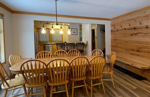 Silver Star Mountain House | Twin Peaks A. True ski-in ski-out. 4-BR 4-BA 2300 sq ft 3 levels sleeps 15