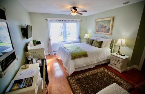 Manitoulin District Bed & Breakfast | Twin Peaks B&B