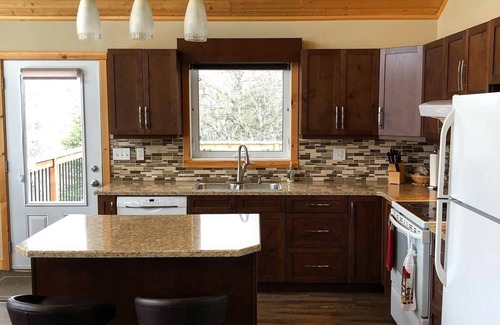 Manitoba Cabin | Twin Peaks Retreat- Cozy all-season cottage at beautiful Big Whiteshell Lake!