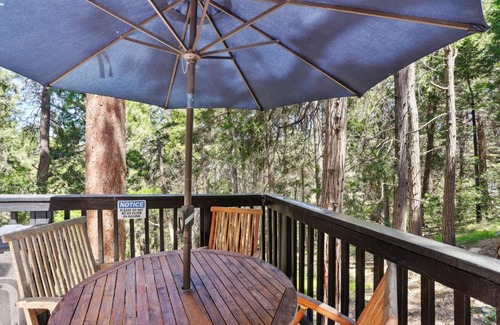 Twin Peaks House | Twin Peaks Vacation Rental with Hot Tub!